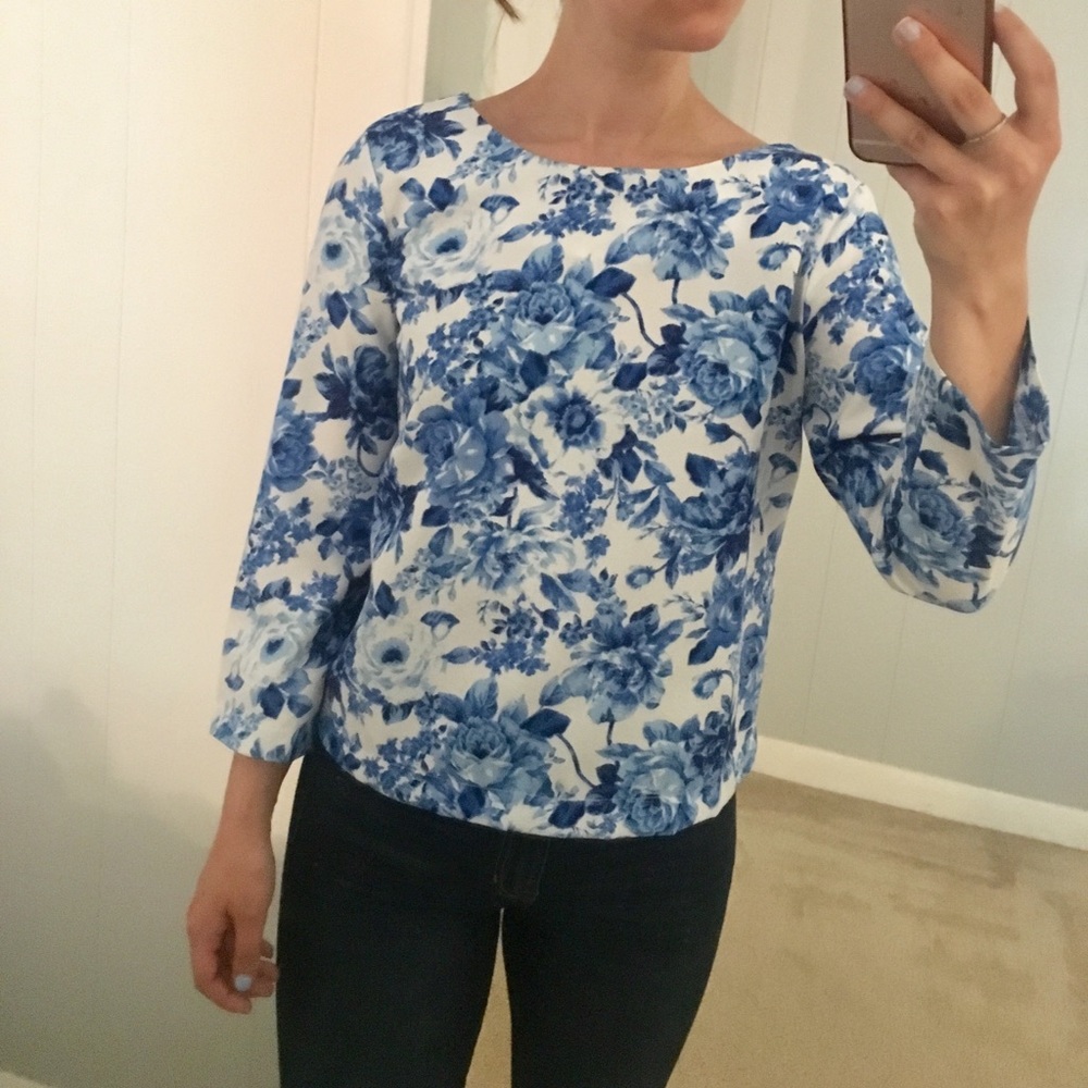 ▪️FINAL SALE 2/5▪️ Blue and White Floral Top